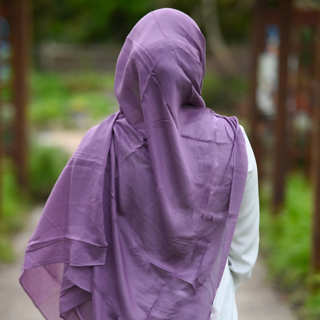 Muslim woman styling a modest dress with hijab for everyday and Eid looks in New Zealand
