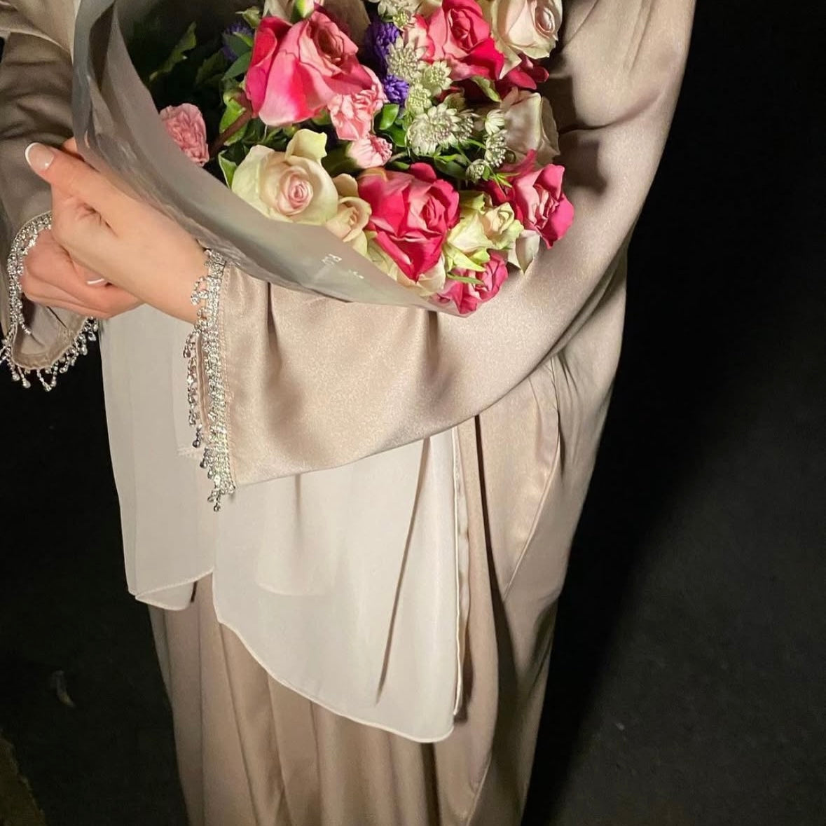 Model showcasing the complete abaya set – hijab, shrug, inner, and belt included