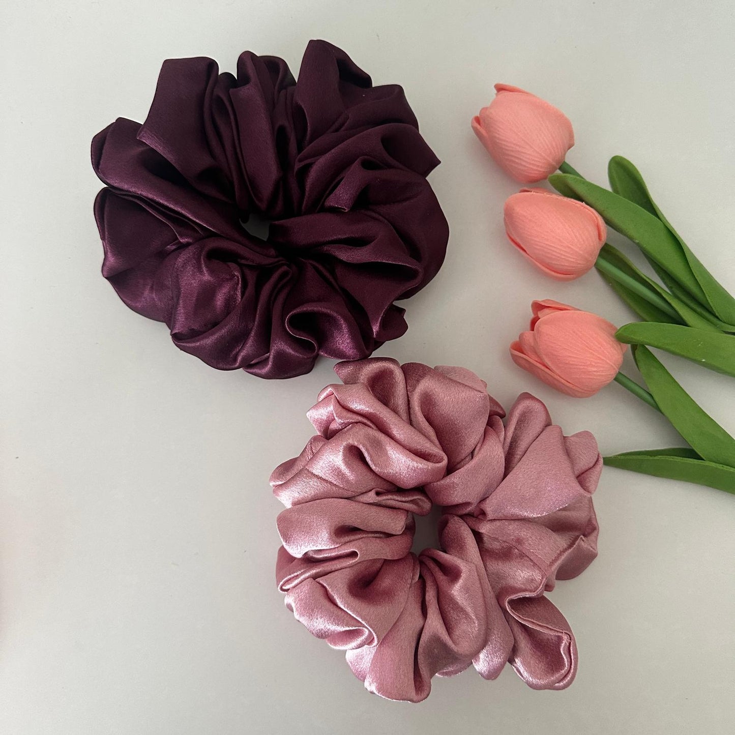 Hijabaan satin scrunchie – soft and elegant hijab volumizer
