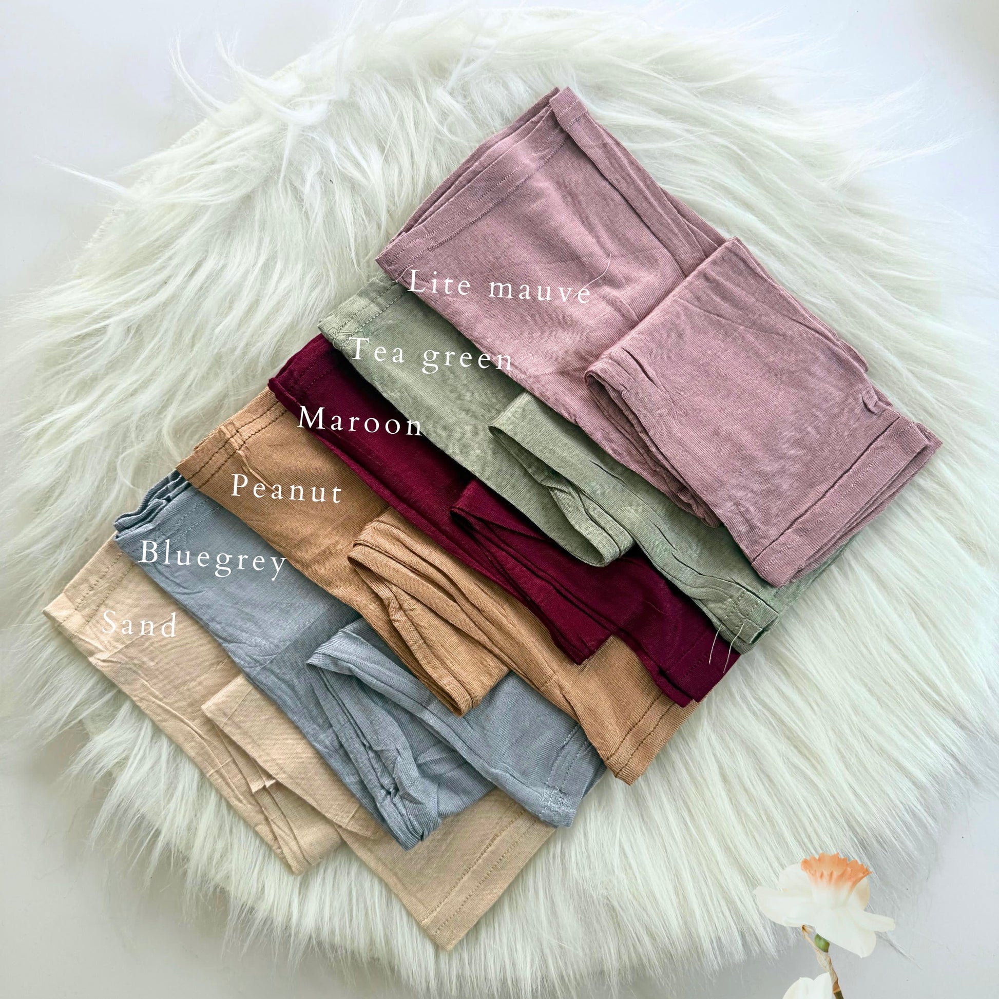 Hijabaan sleeve extender – comfortable coverage under open-sleeve abayas