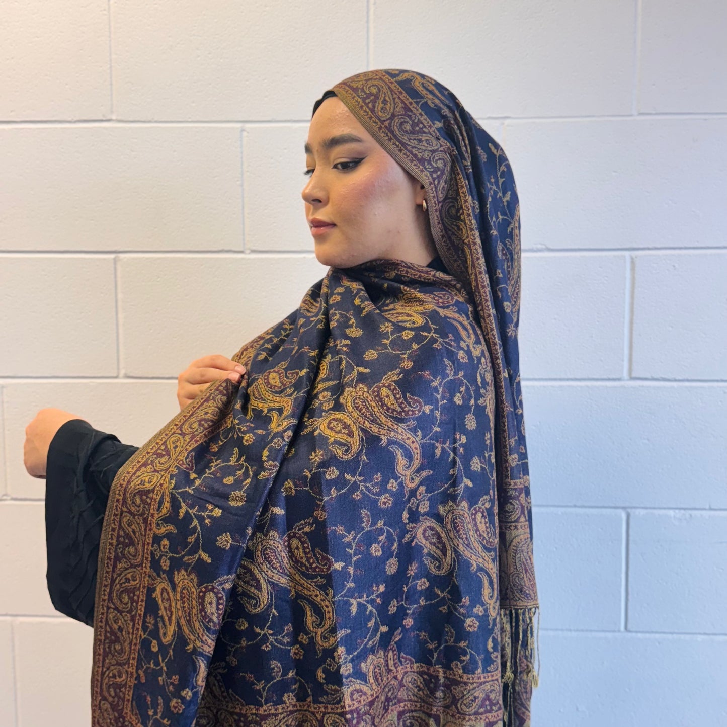 Soft navy pashmina wrap for prayer and daily wear – Hijabaan