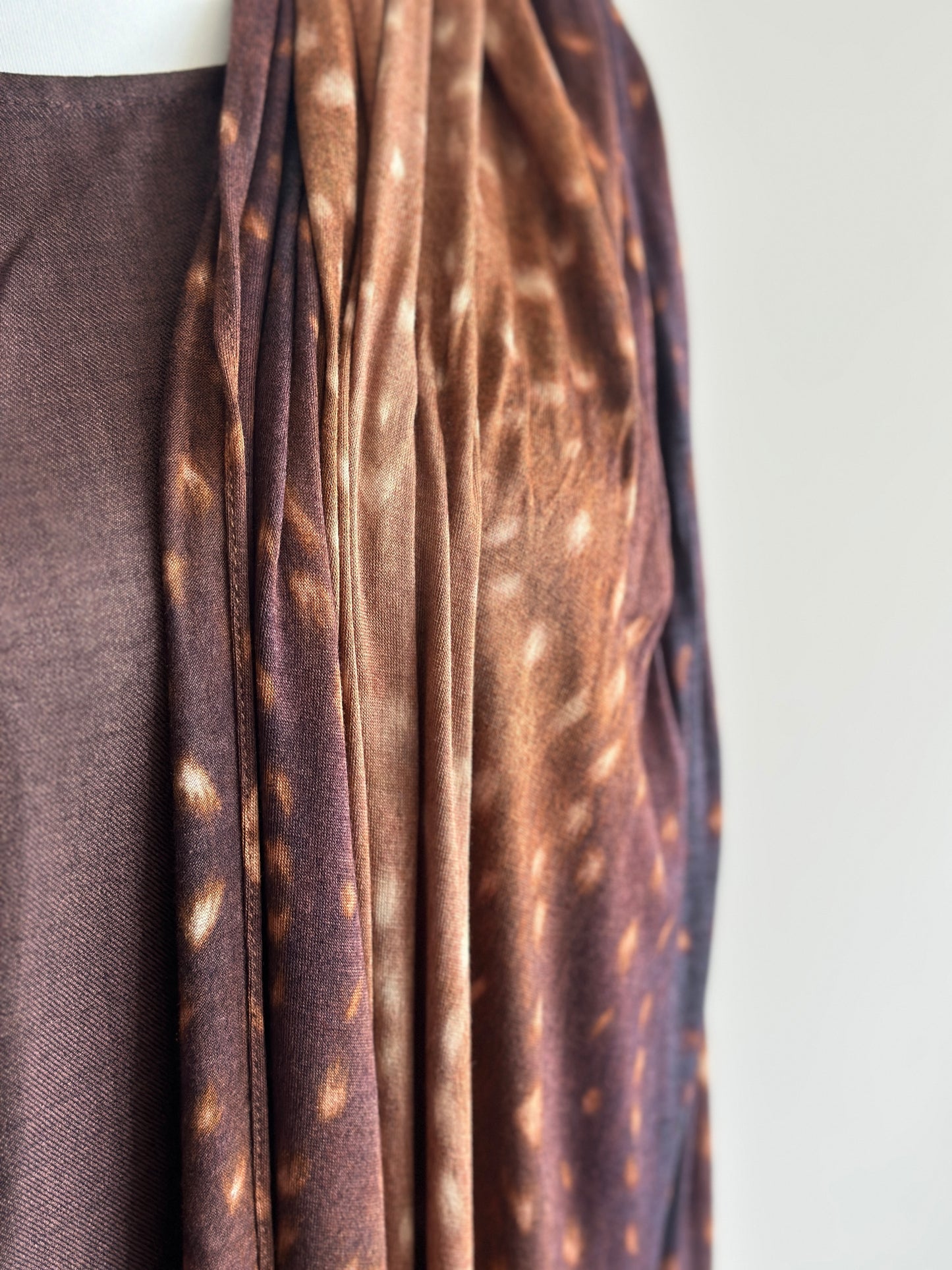 Double-sided printed jersey hijab Deer 180x70 cm – Hijabaan NZ