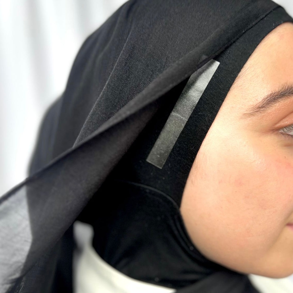 Clear adhesive tape for pin-free hijab wear – Hijabaan
