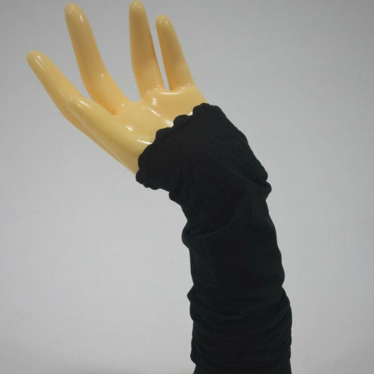 Close-up of textured modest sleeve accessory – Hijabaan