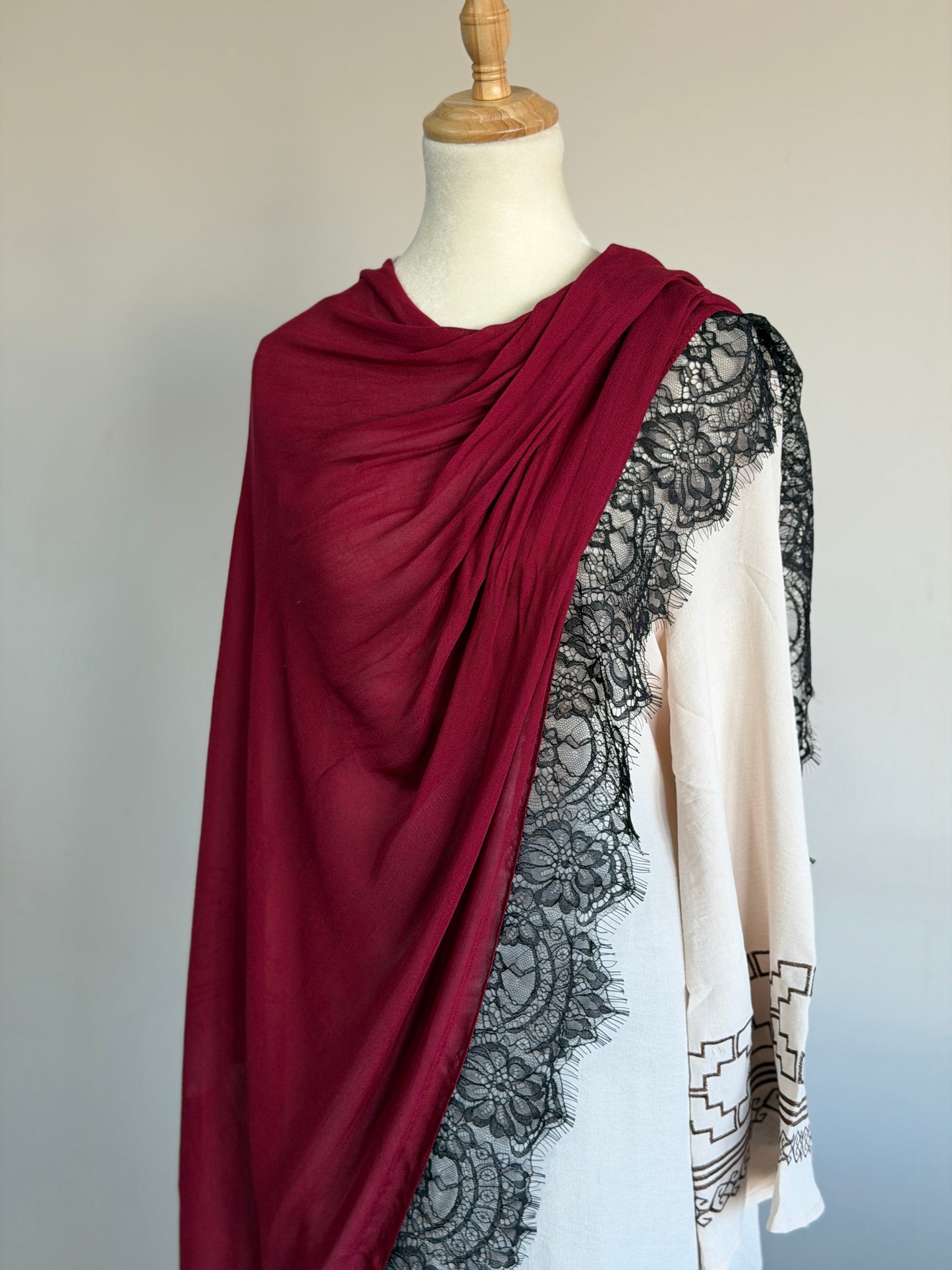 Lace Modal Hijab - Maroon