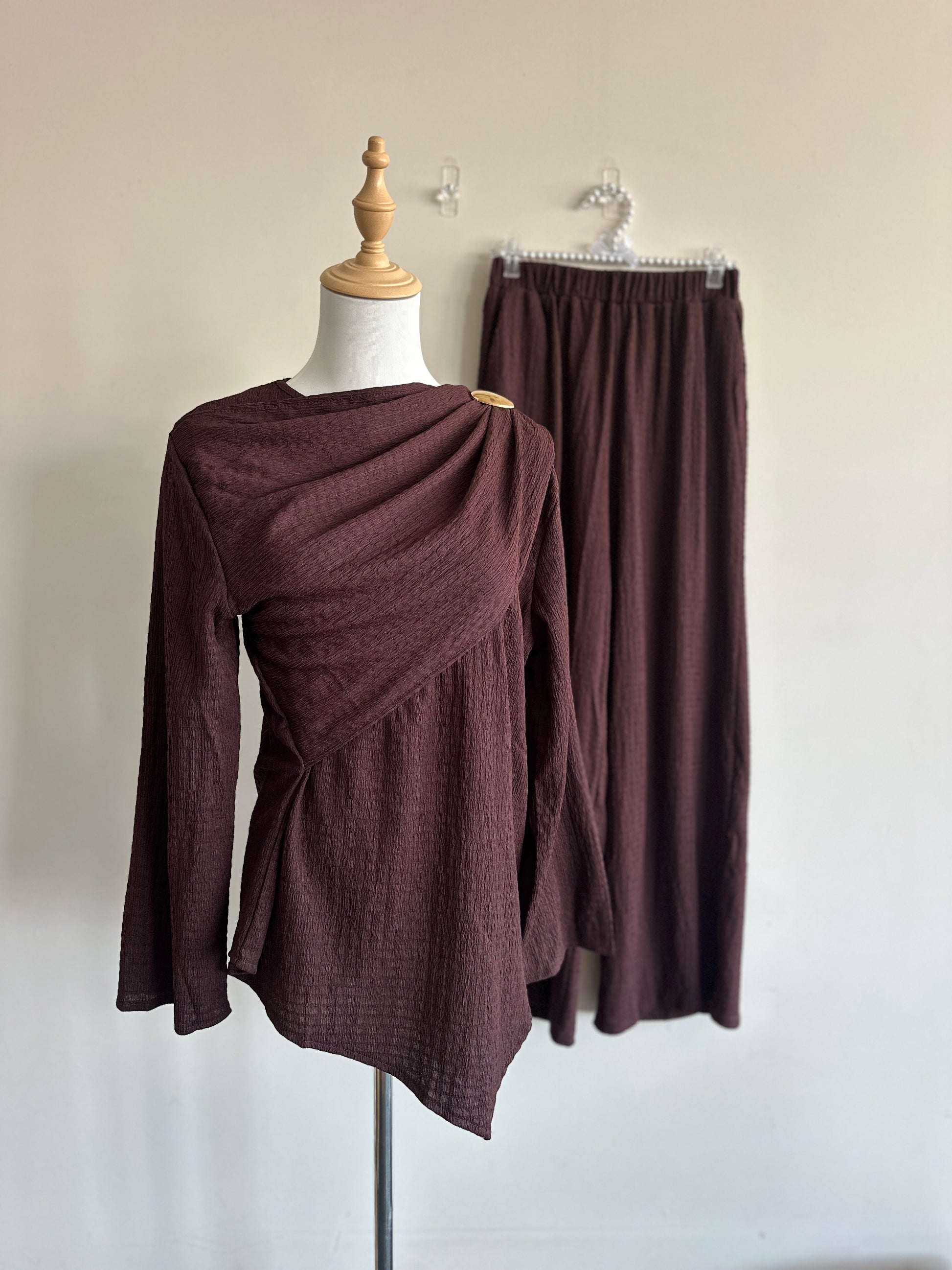 Alina Co-ord Set in Chocolate Brown – textured crepe outfit with detachable broach by Hijabaan NZ