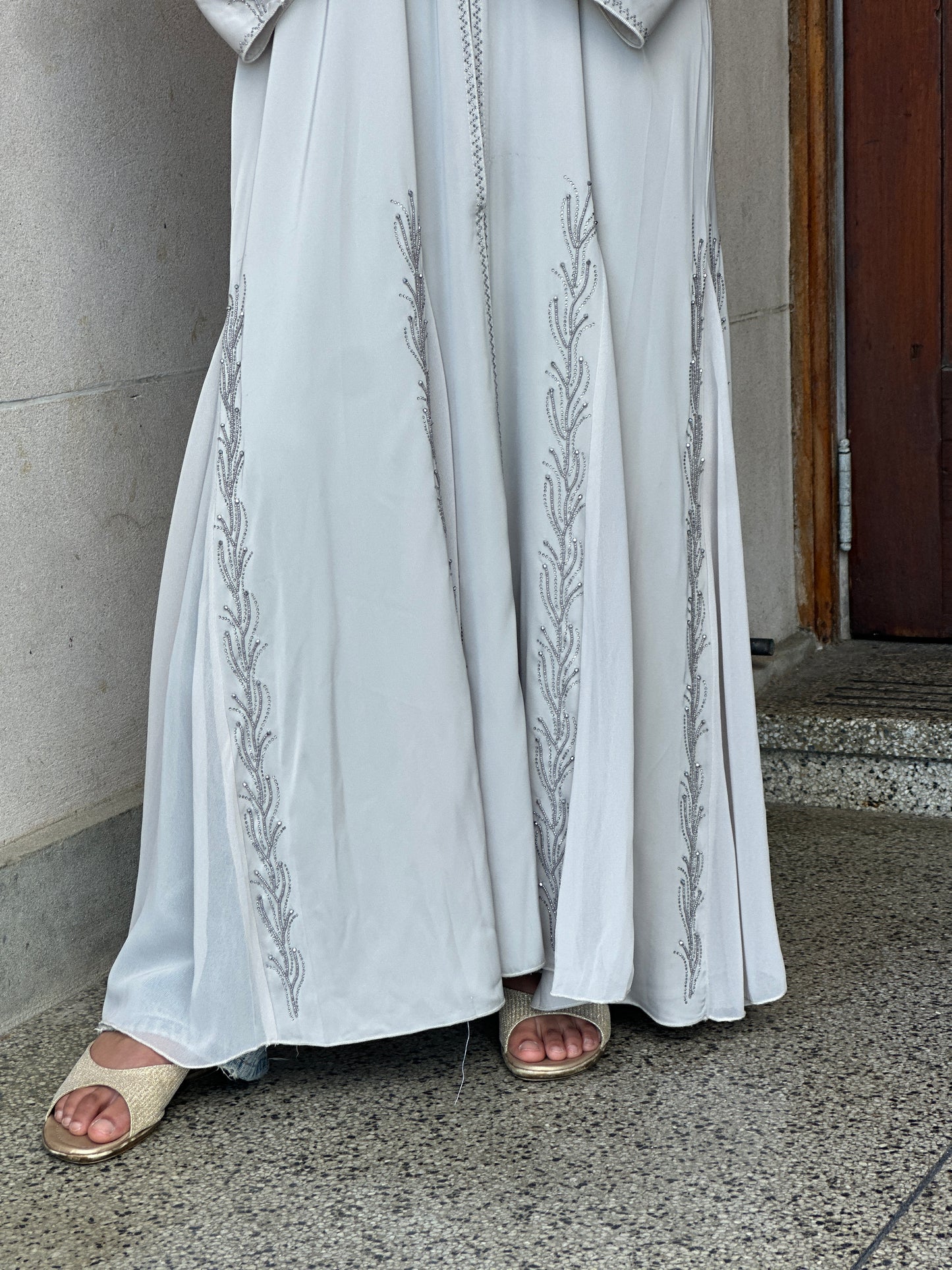 Elegant mermaid-style flared abaya with embellishment – Hijabaan NZ