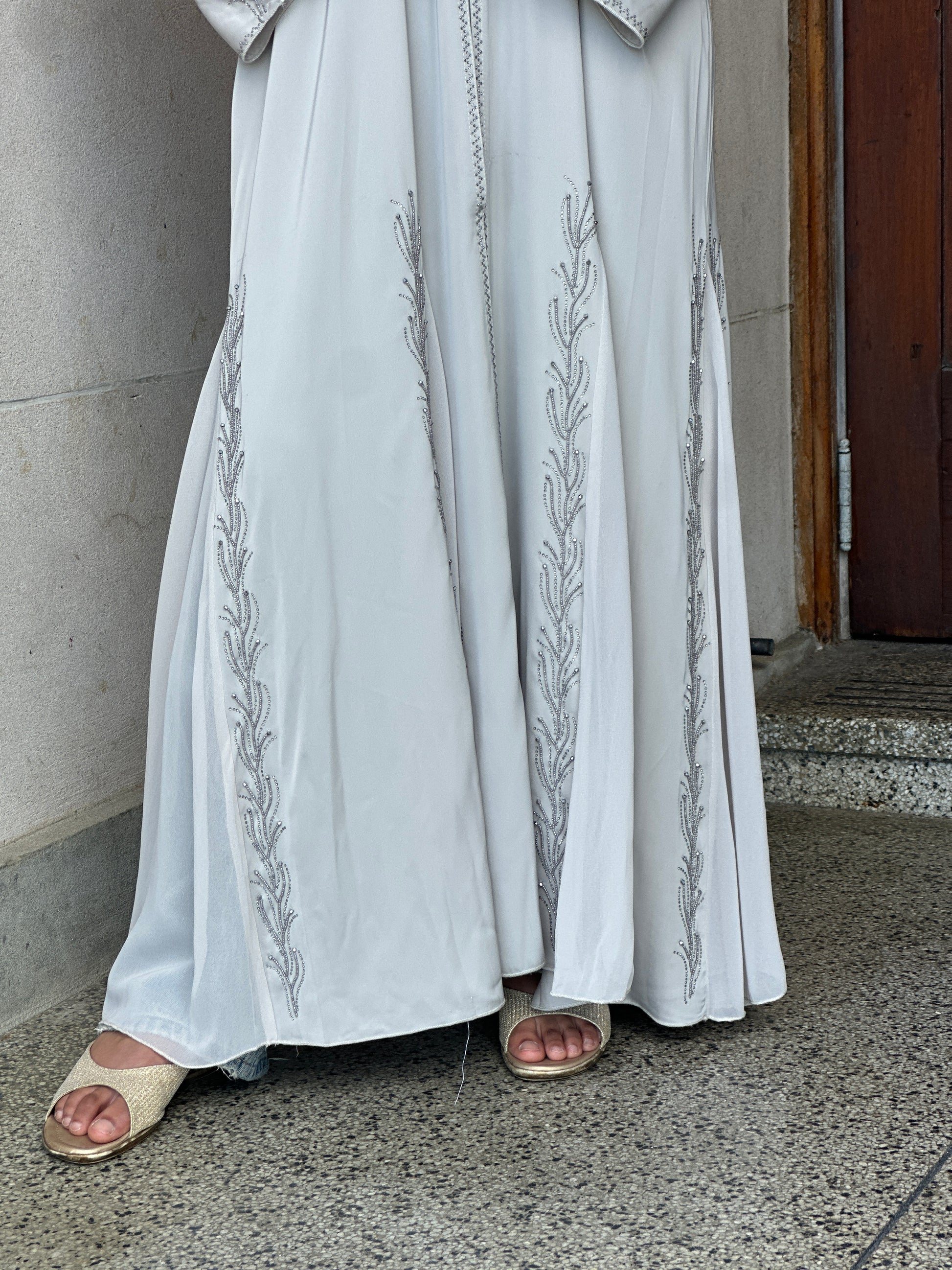 Elegant mermaid-style flared abaya with embellishment – Hijabaan NZ