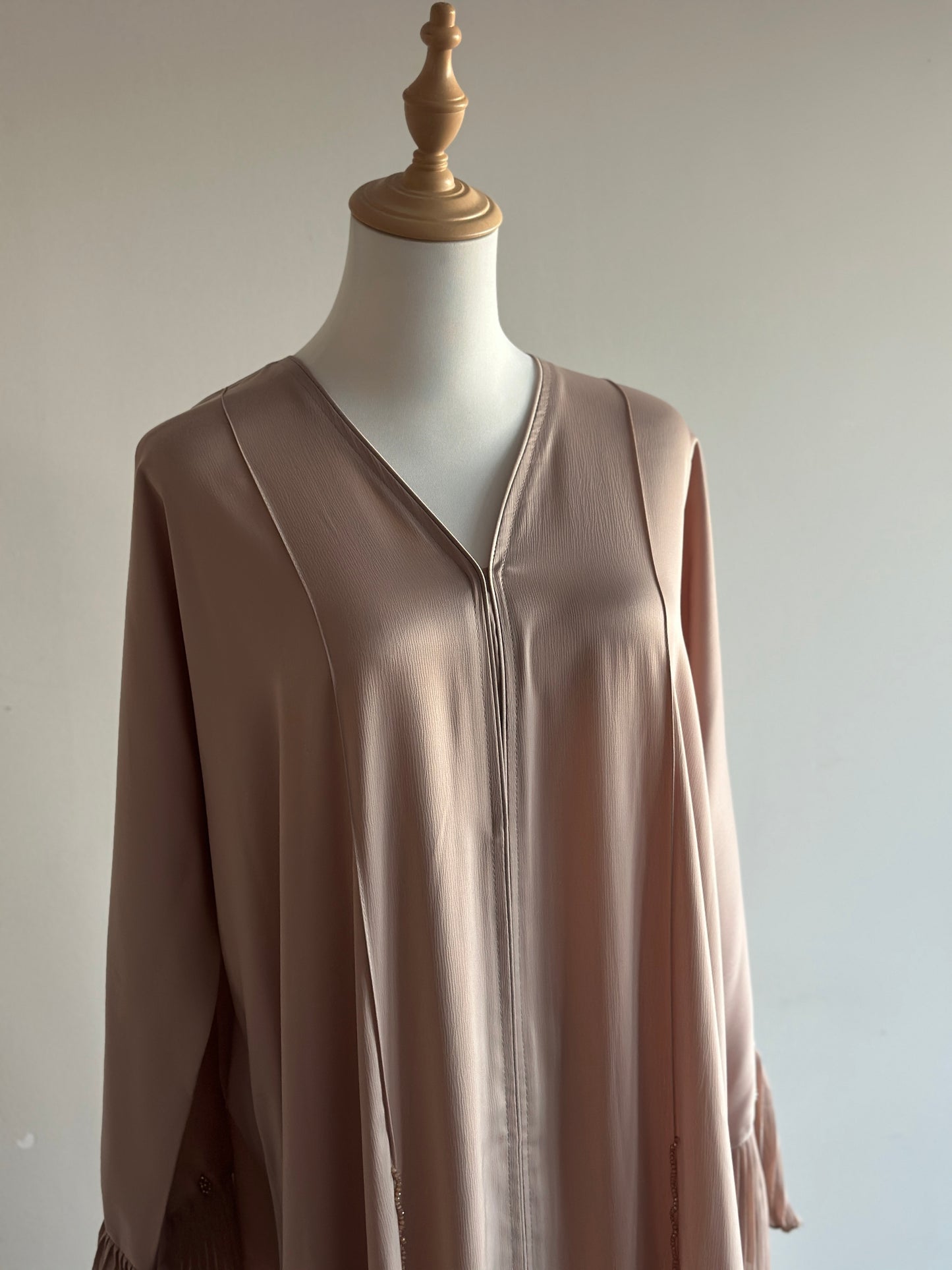 Dubai Abaya Rania straight-cut front-open abaya with pleats – Hijabaan NZ