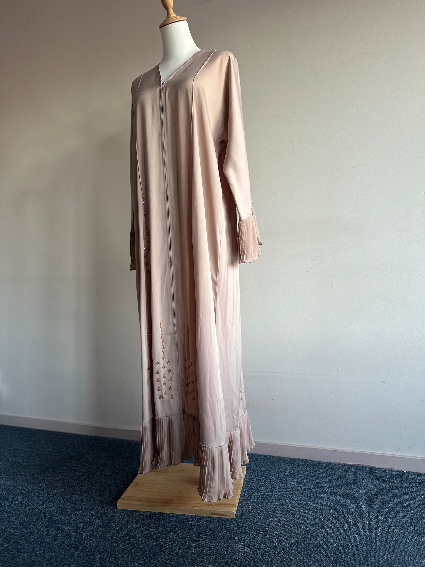 Straight-cut Rania abaya with front buttons and detailing – Hijabaan Auckland