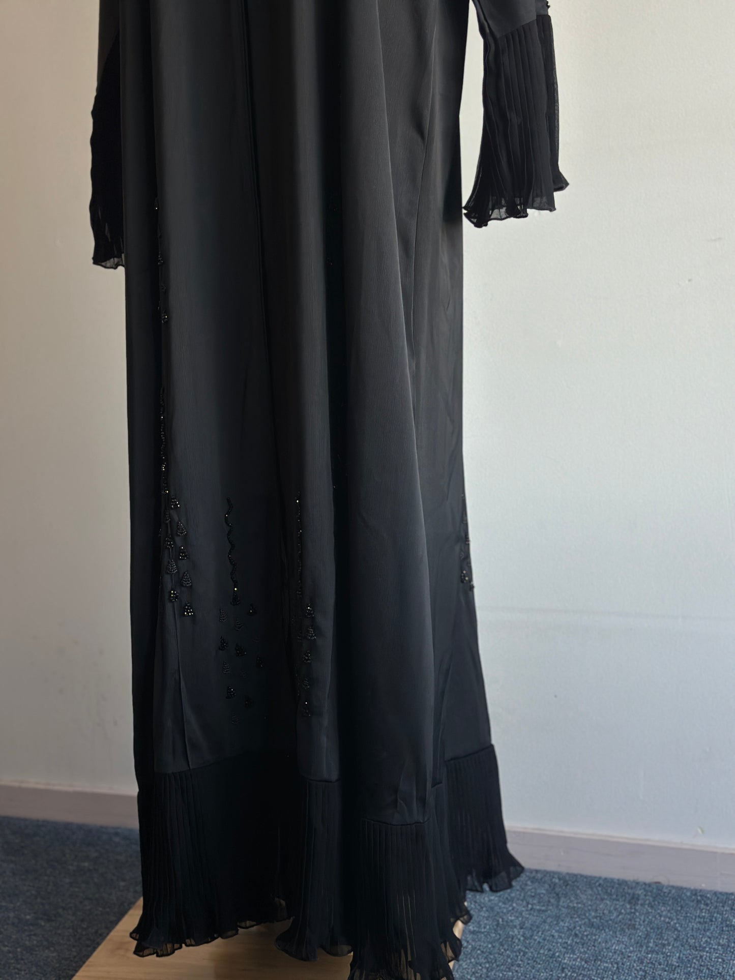 Dubai Abaya Rania front-open design in classic colours – Hijabaan Auckland