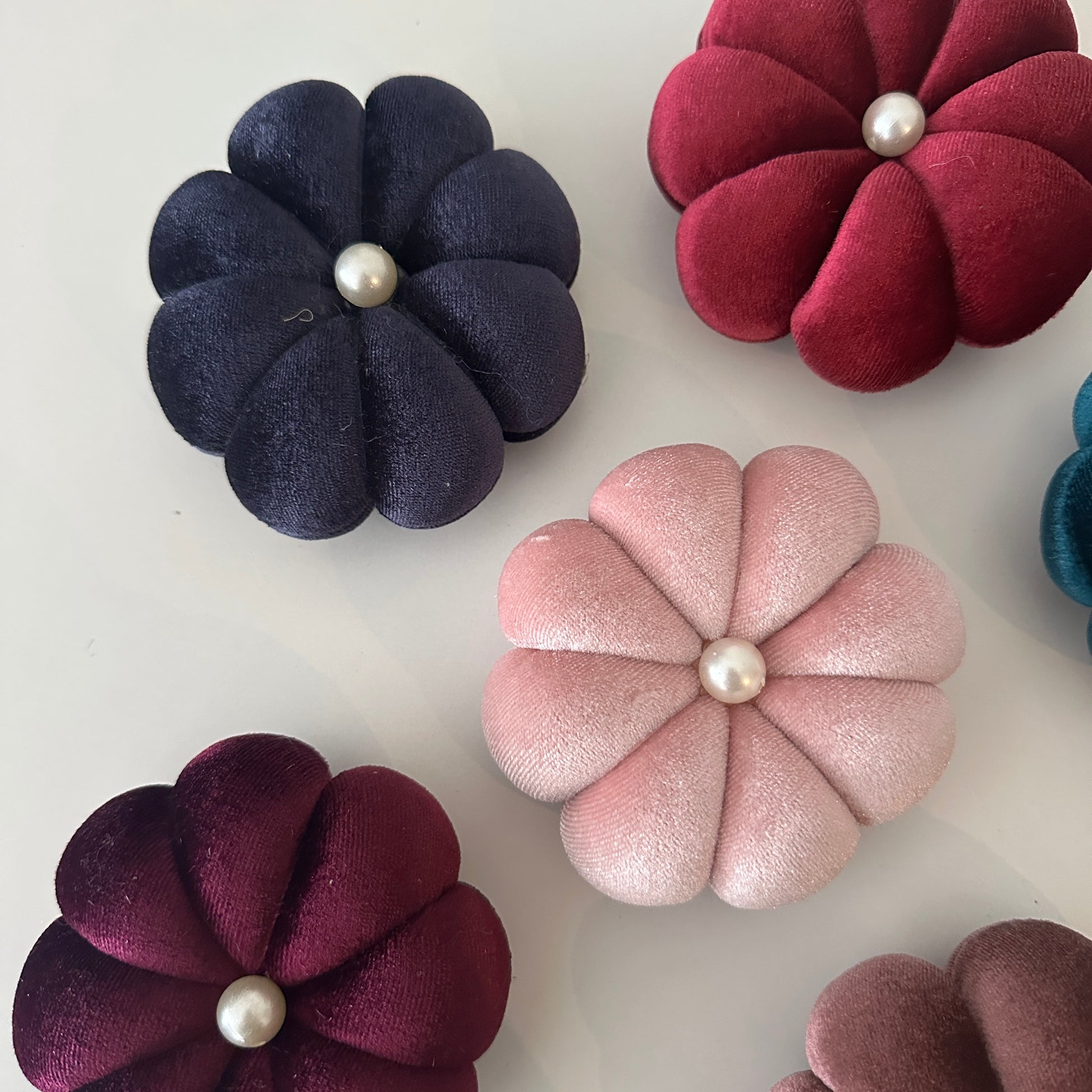 Soft velvet hijab pin holder – modestwear styling tool – Hijabaan

