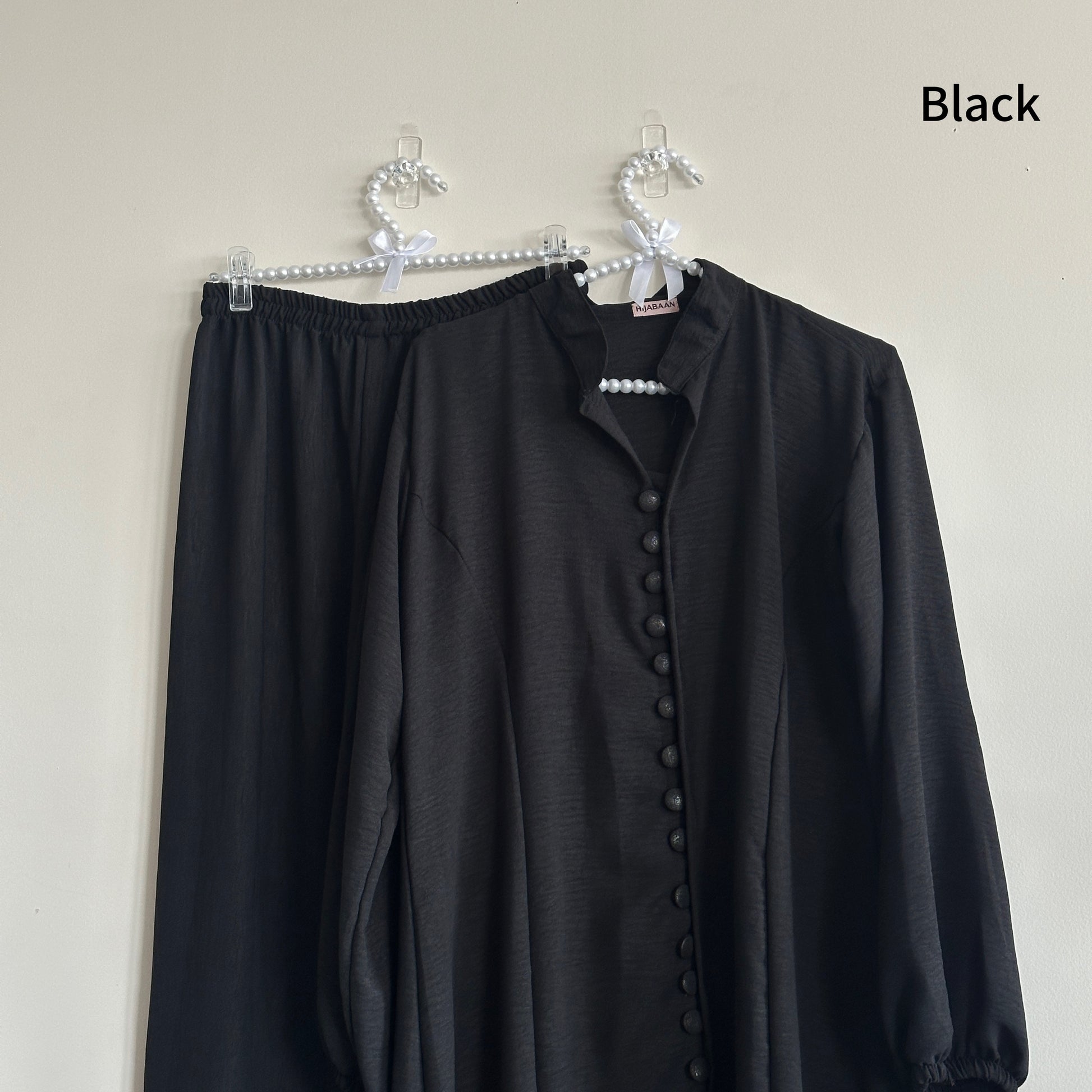 Black detailing of Yusra Co-ord Set – elegant modest fashion NZ